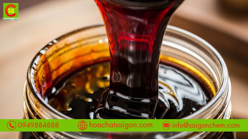 Mật rỉ đường c&ocirc;ng nghiệp dạng lỏng s&aacute;nh, m&agrave;u n&acirc;u đen, gi&agrave;u dinh dưỡng